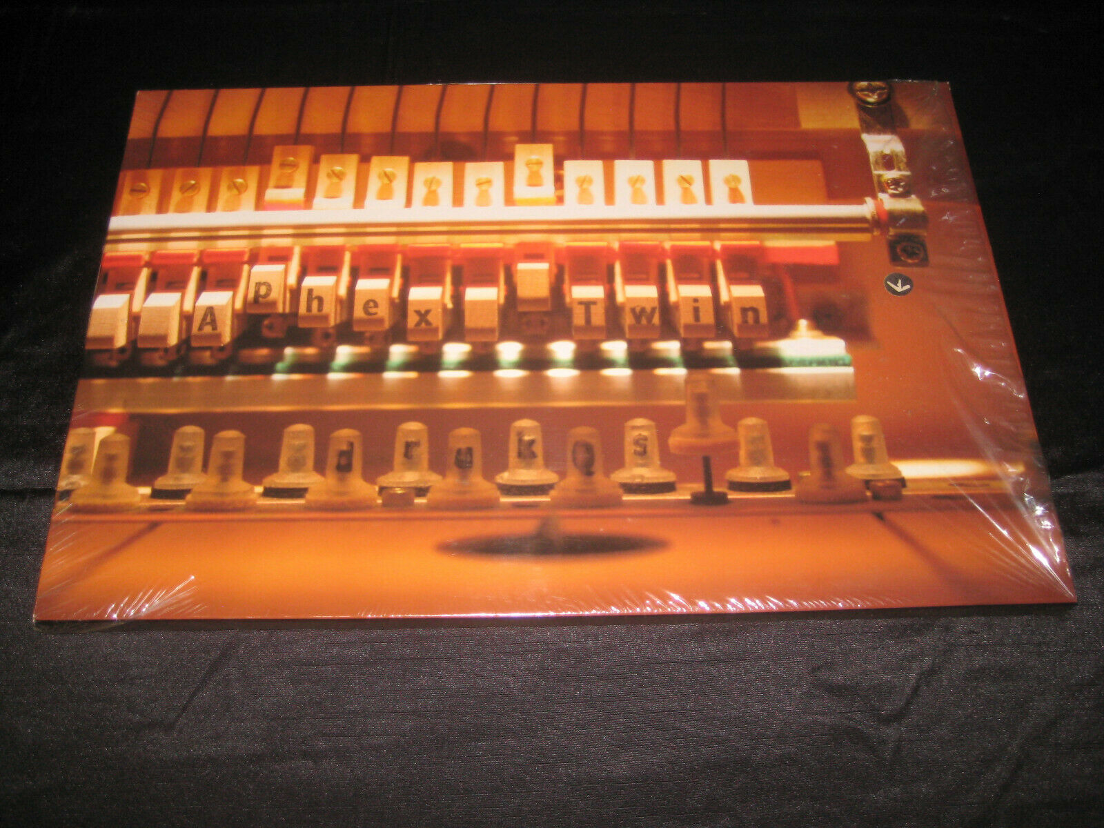 洋楽 Aphex Twin - Drukqs Box Set Melt Your Phace6: Aphex Twin's Drukqs Turns 20 - Rock and Roll Globe