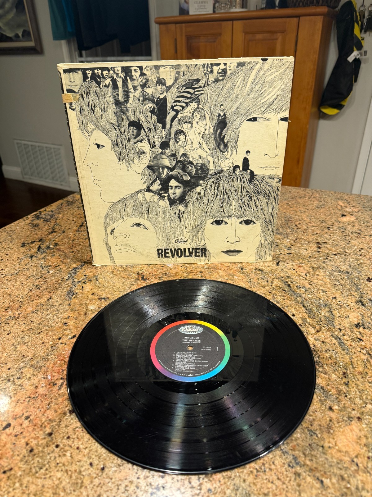 THE BEATLES REVOLVER LP (1986) CAPITOL RAINBOW SW-2576 A