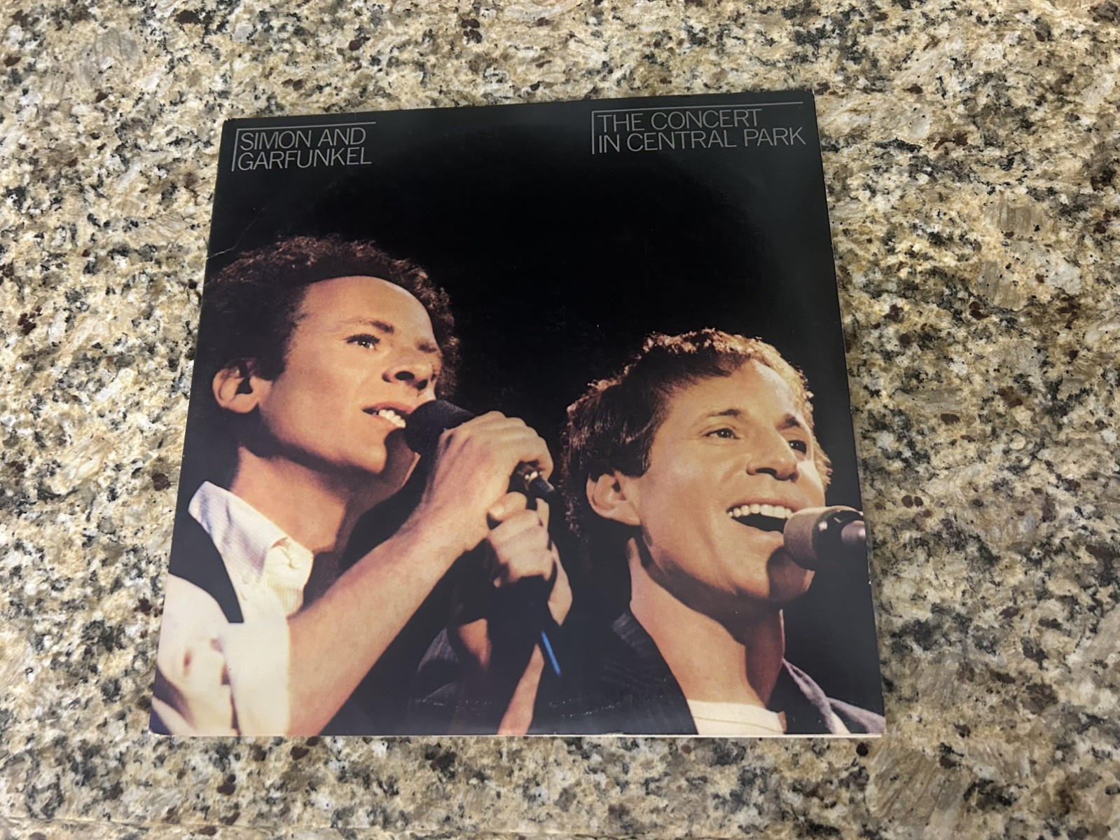 Simon and Garfunkel The Concert in Central Park Original 1982 Vinyl LP w/ Book A